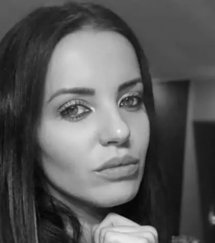 Cum au găsit-o apropiații pe Mădălina Apostol, în baia în care și-a luat viața. Ce luase cu ea, pentru a-i fi aproape în ultimele clipe de viață, iubita milionarului Nick Rădoi