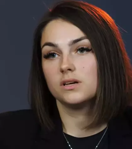 „Sunt Irina Moldovan, soția lui Gheorghe Moldovan, care și-a pus capăt zilelor în fața mea și a copiilor noștri. Mi-a dat flori și după s-a împușcat”. Văduva fostului arbitru Gheorghe Moldovan rupe tăcerea după moartea lui. E cutremurător ce a povestit