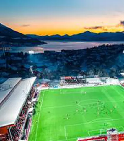 CFR Cluj joacă diseară pe unul dintre cele mai spectaculoase stadioane din lume » Imagini fabuloase cu aurora boreală