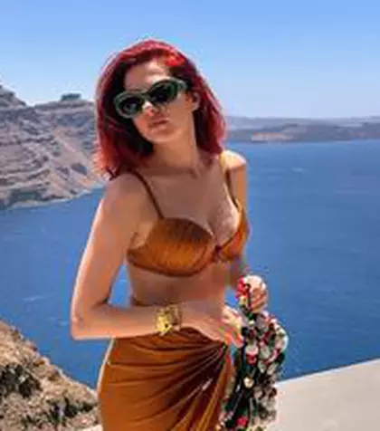 Una dintre cele mai sexy cântărețe din România a făcut show, înainte de UTA - Corvinul: „Am avut emoții uriașe!”