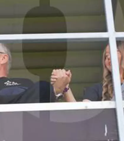 Emoționant: Dan Petrescu, la prima apariție pe stadion, după lupta cu boala » Jennnifer l-a ținut de mână
