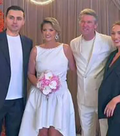 Florin Răducioiu s-a însurat cu Andreea » Primele imagini de la cununia civilă a atacantului Generației de Aur