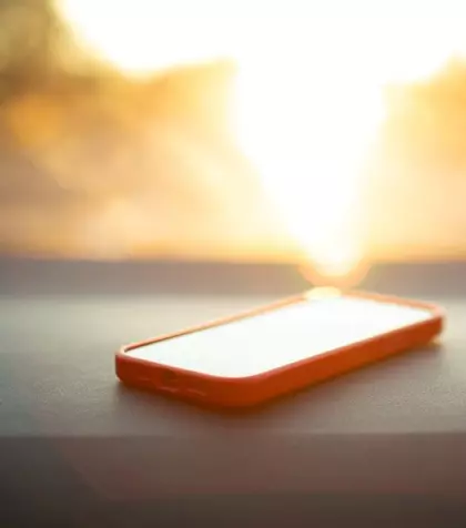 Ce se întâmplă dacă lași telefonul în soare, pe caniculă
