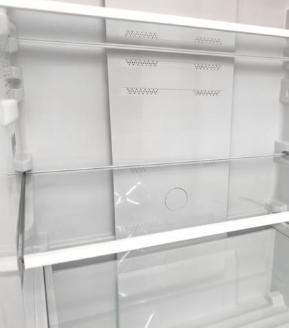 De ce se adună apă în frigider – cauze și rezolvare rapidă