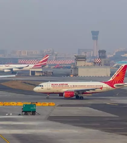 Ce înseamnă termenii pe care îi auzi în avion: mayday, turbulență, holding