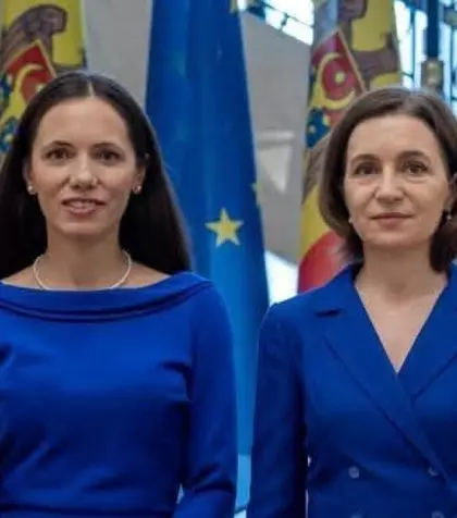 Mirabela Grădinaru și Maia Sandu, îmbrăcate identic la întâlnirea istorică de la Chișinău! Cui îi stă mai bine? Ținute la fel, dar un detaliu incredibil a atras atenția. Prima Doamnă a României, tur de forță la întâlniri oficiale
