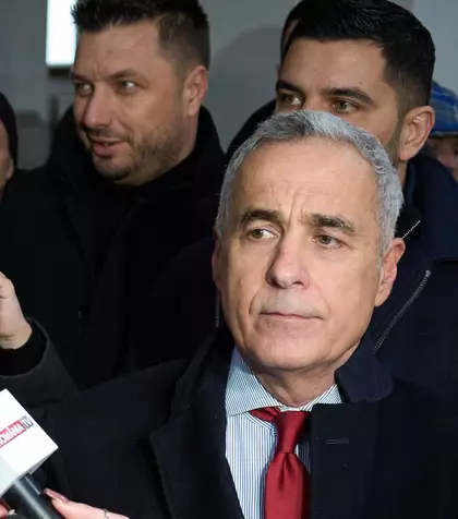 Ultima oră! 7 ore de percheziții la vila din Mogoșoaia a lui Călin Georgescu, apoi anchetatorii au ieșit cu genți pline. Și asta nu e tot: au verificat și mașina! Ce au descoperit acolo este incredibil