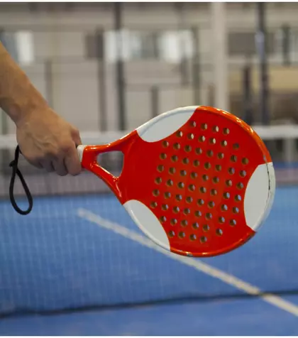 Harta unei distracții sportive în mare trend la noi în București: padle tennis. Unde găsești cele mai bune terenuri de padel din oraș