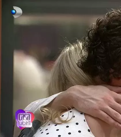 Daniela și Valentin, în pragul despărțirii? Cei doi s-au strâns în brațe și abia s-au putut opri din plâns: „Mi-e frică...”