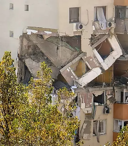 Trei persoane reținute în cazul exploziei din Rahova: ancheta continuă, blocul ar putea fi demolat