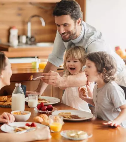 Bucătărie mică, haos mare? 5 trucuri simple ca să ai blatul curat și organizare în dulapuri