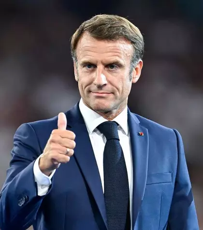 Apariție lui Emmanuel Macron a surprins internetul! Motivul pentru care a ales să poarte ochelari de soare