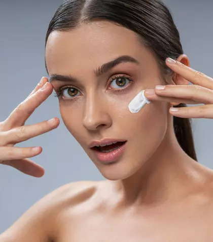 Beauty alert: îți îmbătrânesc pielea! Cele mai frecvente greșeli în îngrijirea tenului care accelerează îmbătrânirea