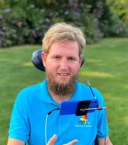 Mihai Neșu, mesaj din scaunul cu rotile despre facilitățile tăiate pentru persoanele cu dizabilități