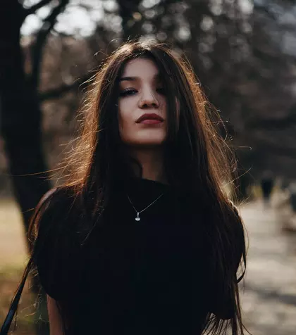 Un bărbat slab nu poate fi cu o femeie puternică. Nu ar ști ce să facă cu ea