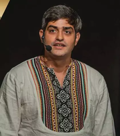 Povestea impresionantă a lui Andreeas Novacovici - din orfelinat, în primele rânduri ale luptei pentru drepturile copiilor