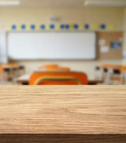 Panică la un liceu din Capitală! Liceul Theodor Pallady evacuat din cauza mirosului puternic de gaze