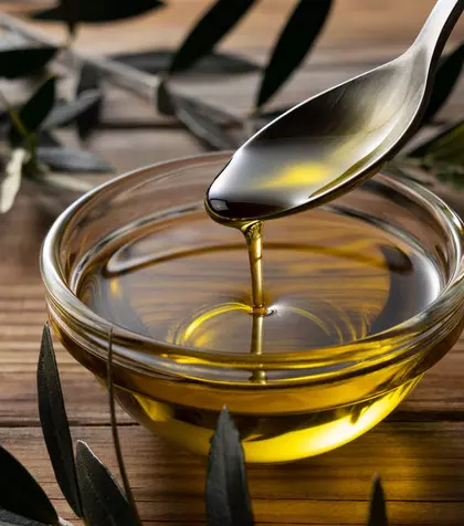 Vrei să mănânci mai sănătos? Cu ce poți înlocui uleiul rafinat din rețetele tale