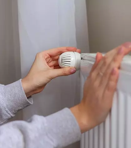 Caloriferele nu se încălzesc uniform? Soluția simplă recomandată de specialiști, înainte de venirea iernii