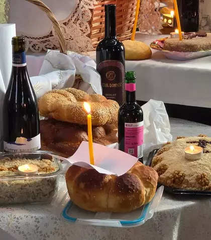 Moșii de toamnă 2025: Ce bine să dai de pomană și ce NU ai voie să pui în pachet.