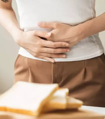 Scaun rar și burtă umflată? Tratamente naturiste pentru constipație care ajută blând, fără să „forțeze” intestinul