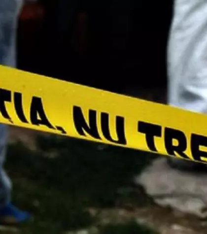 Un tânăr de 28 de ani a fost găsit mort într-un apartament. Anchetatorii, șocați de ceea CE AU VĂZUT în momentul când au intrat în casă. Vecinii nu și-ar fi imaginat o astfel de TRAGEDIE chiar în apropierea lor. Principalul suspect a fost reținut