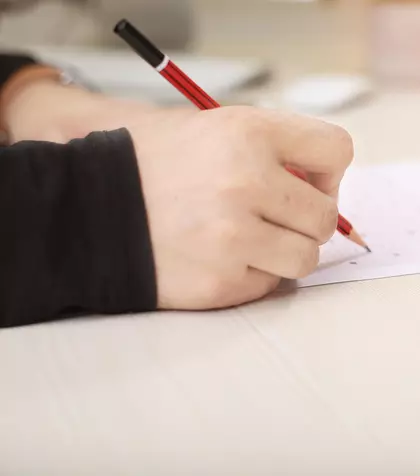 Subiectele la matematică de la Evaluarea Națională, rezolvate de un profesor. Cât de complicate au fost acestea, de fapt: „Vor fi puține note peste 9,50”