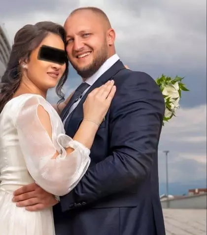 SCENE DE DURERE CUM RAR SE VĂD! A spus "ADIO" într-un mod cutremurător. Ce a făcut soția medicului rezident găsit mort în baia Spitalul Floreasca  înainte de ÎNMORMÂNTARE: "De acolo de unde ești să ai grijă de copiii tăi, atâta te mai rog, ei erau..."