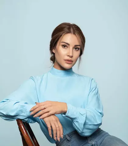Povestea neștiută din familia lui Ece İrtem. Actrița NU A FOST DE ACORD cu dorința părinților săi. CE LE-A REFUZAT și CUM S-A AJUNS în această situație