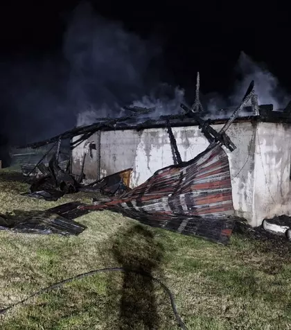 CE S-A ÎNTÂMPLAT cu sora adolescentei de 15 ani care a murit carbonizată în incendiu și CE A FĂCUT tatăl lor când a ajuns la LOCUL TRAGEDIEI e de-a dreptul cutremurător. Toți au rămas înmărmuriți
