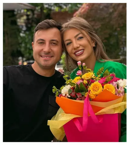 „Aici scrie numele după divorț. Fostul soț Sanfira…”. Codruța Filip a arătat actul oficial! Ce scrie, de fapt, în certificatul de divorț al artistei și al lui Valentin Sanfira?