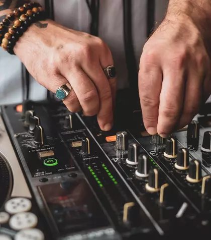 DJ-ul Hugo Bianco, acuzat că ar fi coordonat o rețea internațională de substanțe interzise