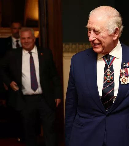 Regele Charles al III-lea RUPE TĂCEREA! Prima reacție a monarhului de 77 de ani, după ce fratele lui, Andrew, a fost arestat, fiind suspectat de conduită ilegală într-o funcţie publică: „Legea trebuie să-și urmeze cursul”