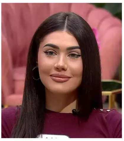 Lia: „ O să o cucerească și apoi o să vadă toată lumea cine e Ahmed” Concurenta din „Casa Iubirii” nu are încredere în colegul ei. Crede că își va da masca jos după ce îi va câștiga inima Veronicăi: „Parcă nu e el”