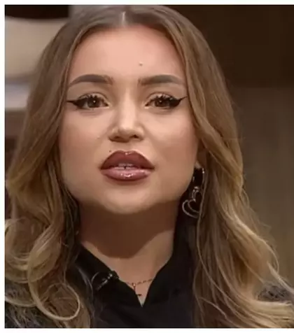 Este INCREDIBIL ce i-a șoptit Ahmed lui Dorobanțu la ureche! Veronica aude discuția și se schimbă la față: "Ce? Stai așa!". Lia și Daniel intervin imediat: "Îmi e milă de el!". Până unde s-a ajuns e greu de imaginat. Camerele n-au mai contat
