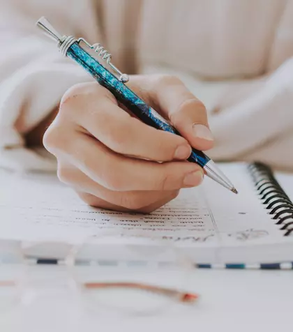 EVALUAREA NAȚIONALĂ 2026: Proba la limba și literatura maternă are loc astăzi. Ce reguli trebuie să respecte elevii?