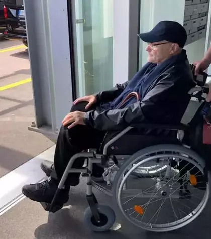 Marele artist, iubit de mii de români, a ajuns în scaun cu rotile. „Tot ce putea merge prost, a mers. Rinichii au început să cedeze”. A trecut prin 5 operații