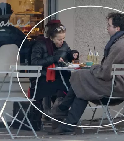 Ea are 59 de ani, el are 38! Îndrăgita actriță, pe care o știi sigur de la TV, a „furat” inima unui tinerel și trăiește o poveste de dragoste ca-n telenovele! În timp ce gurile rele aruncă cu noroi, ea și iubitul se afișează peste tot împreună / FOTO