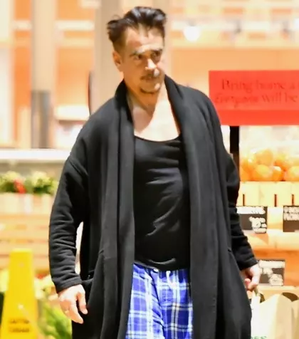 În pijama, la cumpărături! Așa l-au surprins fotografii, aproape de miezul nopții! A cumpărat repede produsele de care avea nevoie și a fugit spre mașină. Ți-ai dat seama cine e în poză? E super celebru și îl vezi des la TV!