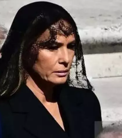 Melania Trump a împlinit 55 de ani, dar și-a marcat aniversarea la înmormântarea Papei Francisc. Prima Doamnă a Americii a întors toate privirile în Piaţa Sfântul Petru / Foto