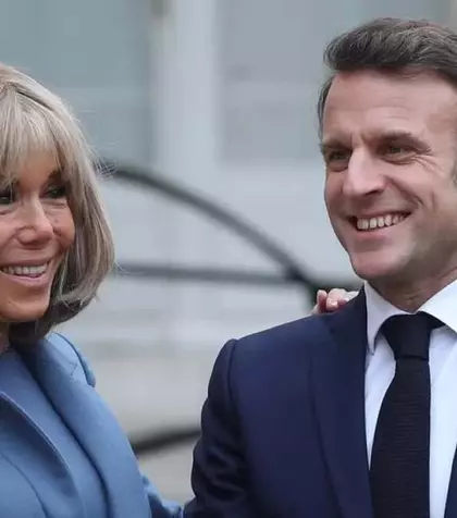 „Brigitte Macron s-a născut bărbat” Jurnaliștii francezi spun că au dovezi fotografice care atestă că soția lui Emmanuel Macron a trecut printr-o operație de schimbare de sex în anii ’80. Scandalul a escaladat după ce investigația a ajuns pe internet!