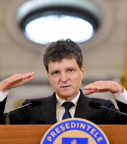 Imagini nemaivăzute din trecutul lui Nicușor Dan. Cum se distra președintele în tinerețe, la Vama Veche / FOTO