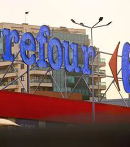 Sponsorul echipei din România cumpără lanțul Carrefour: 823 de milioane de euro