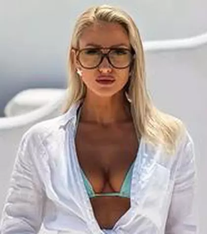 A fugit de Mondial și a încins atmosfera pe insula milionarilor! Iuliana Pepene, escapadă în Mykonos: „Tu ești campioana”