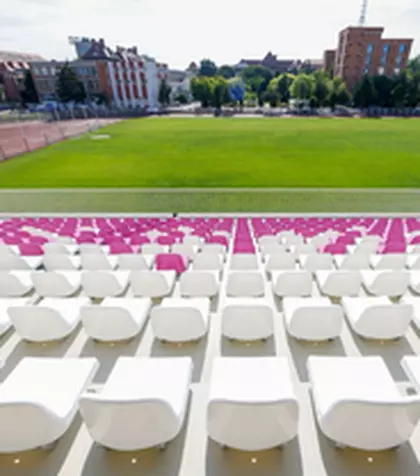 Schimbare incredibilă pe arena veche de 98 de ani » Imagini spectaculoase