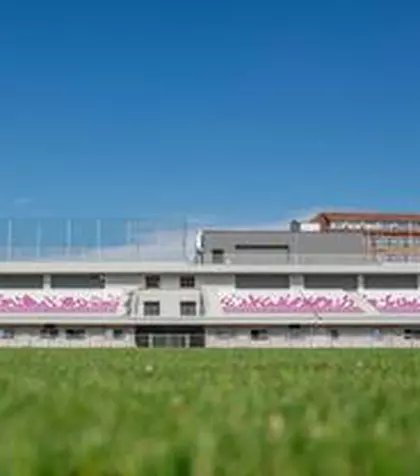 Schimbare incredibilă pe arena veche de 98 de ani » Imagini spectaculoase