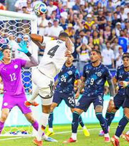 Anonimul care și-a vândut toate hainele pentru fiul bolnav, a fost umilit public de Chilavert, a venit FALIT la Mondial, iar acum a șocat istoria fotbalului!