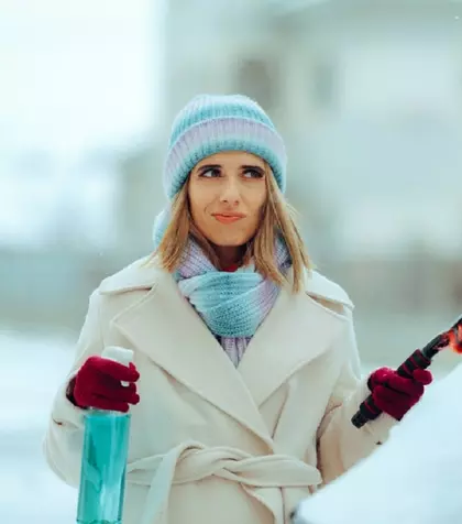 Cum dezgheți ușor portiera și parbrizul când este ger