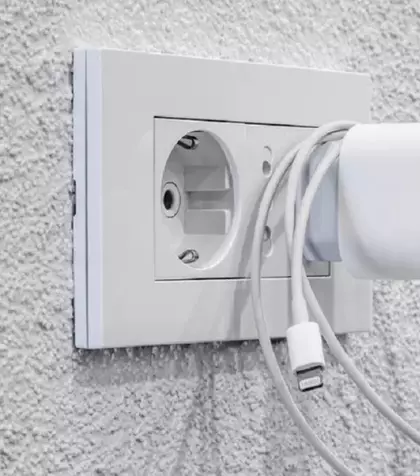 De ce nu este bine să lași încărcătorul telefonului în priză