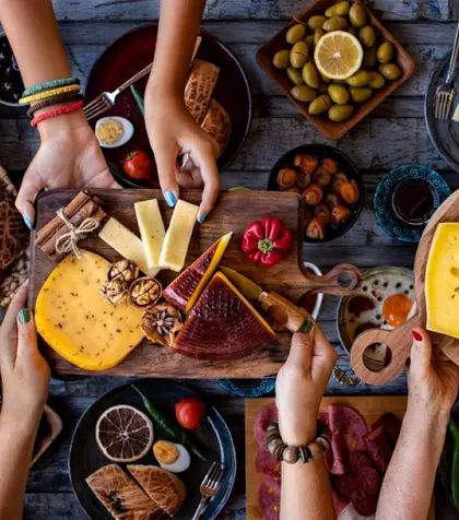 Preparate care se pot consuma cu mâna – bunele maniere la masă